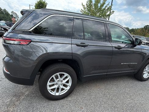 Used 2025 Jeep Grand Cherokee Laredo X w/ Luxury Tech Group I AWD/4WD image 8