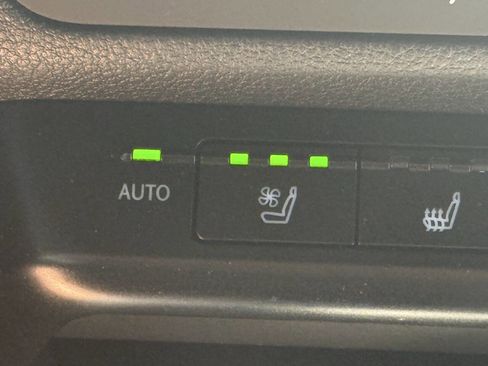 Used 2019 Lexus UX 200 w/ Premium Package image 27