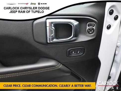 Used 2025 Jeep Wrangler Sahara image 10