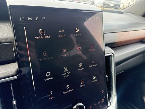 Used 2025 GMC Yukon Denali AWD/4WD image 34