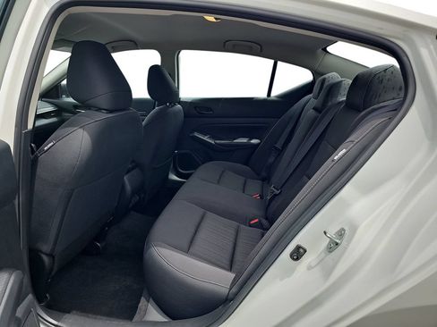 Used 2025 Nissan Altima 2.5 SV FWD image 14