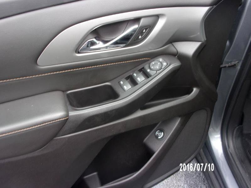 Used 2020 Chevrolet Traverse LT w/ LPO, Black Accent Package AWD/4WD image 8