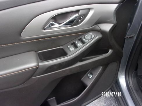 Used 2020 Chevrolet Traverse LT w/ LPO, Black Accent Package AWD/4WD image 8