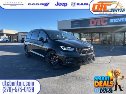 New 2026 Chrysler Pacifica Limited w/ S Appearance Package
