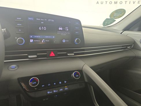 Used 2023 Hyundai Elantra SEL image 22