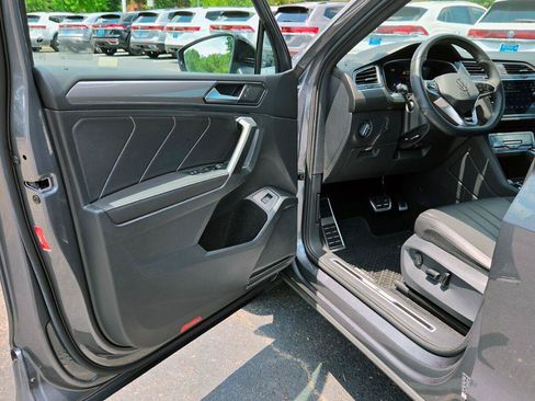 Certified 2024 Volkswagen Tiguan SE R-Line FWD image 18