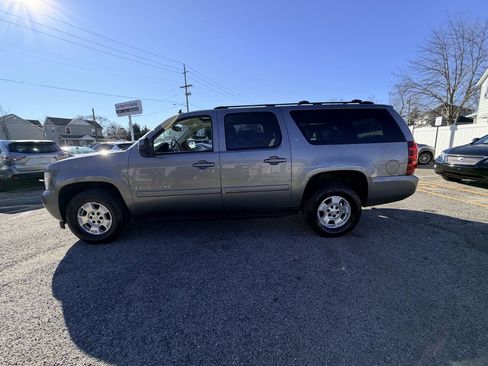 Used 2007 Chevrolet Suburban LT w/ LT Preferred Equipment Group image 19