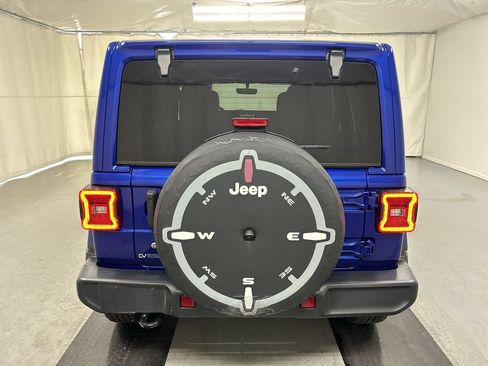 Used 2019 Jeep Wrangler Unlimited Sahara AWD/4WD image 21
