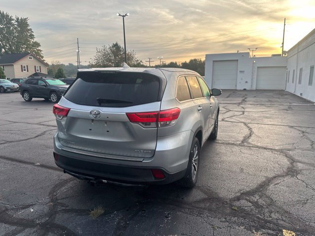 Used 2019 Toyota Highlander XLE AWD/4WD image 7