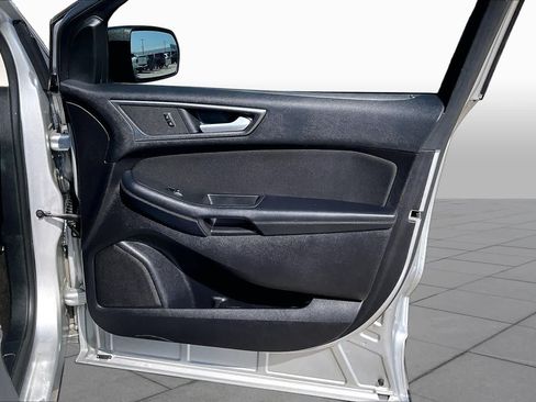 Used 2019 Ford Edge SE FWD image 22