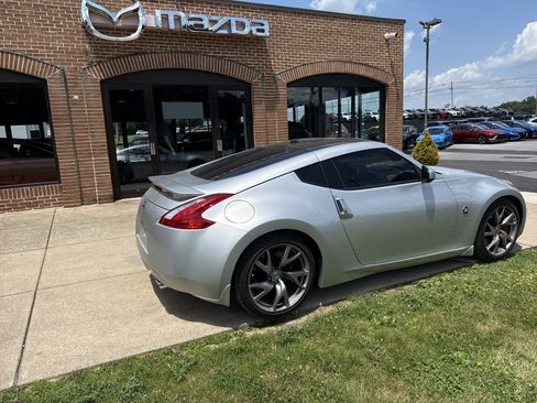 Used 2014 Nissan 370Z Touring w/ Sport Package RWD image 3