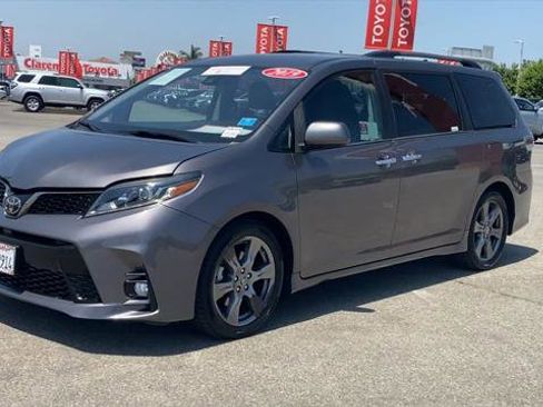 Certified 2019 Toyota Sienna SE FWD image 4