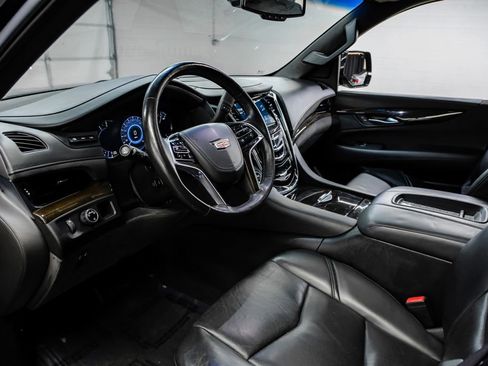 Used 2016 Cadillac Escalade Platinum image 3