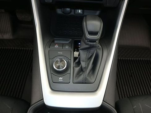 Used 2025 Toyota RAV4 XLE image 8