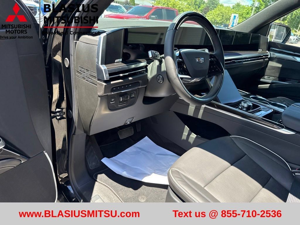 Used 2026 Cadillac Escalade Luxury AWD/4WD image 28