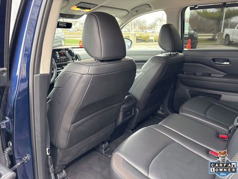 Used 2025 Nissan Pathfinder SL FWD image 43