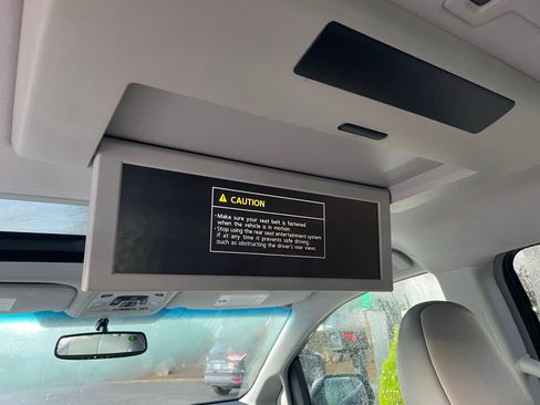 Used 2013 Toyota Sienna Limited w/ Premium Pkg image 24