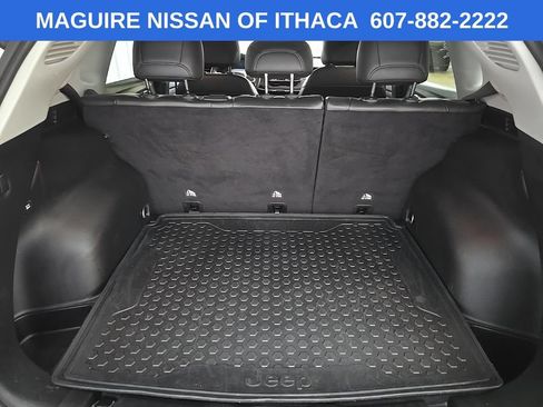 Used 2022 Jeep Compass Trailhawk w/ Trailhawk Convenience Group AWD/4WD image 11