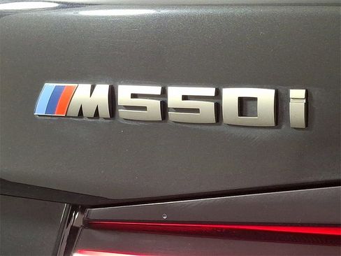 Used 2021 BMW M550i xDrive w/ Dynamic Handling Package image 31