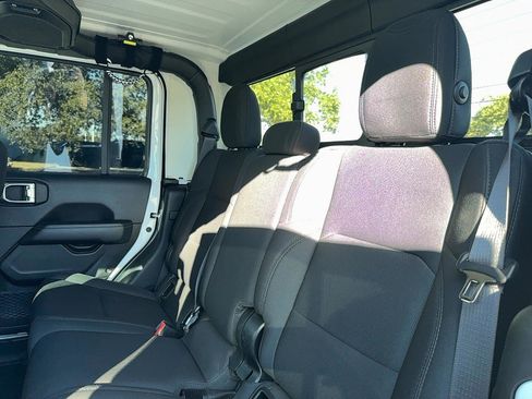 Used 2022 Jeep Gladiator Overland image 13