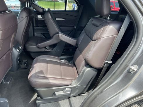 Used 2025 Ford Explorer Platinum w/ LUX Leather Package AWD/4WD image 12