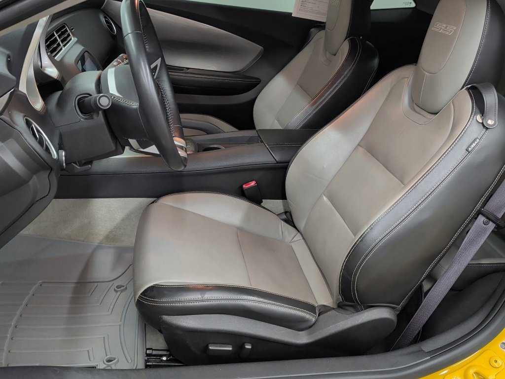 Used 2010 Chevrolet Camaro SS w/ LPO, Ground Effects Package RWD image 9