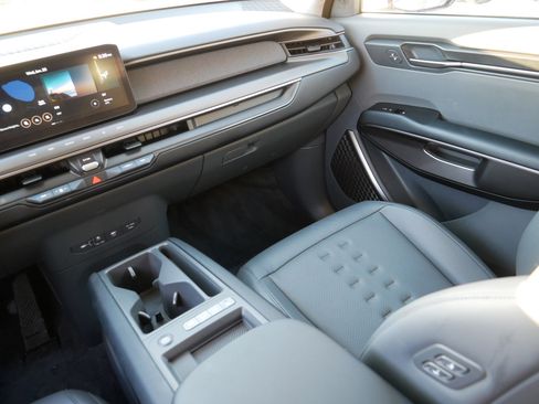 Certified 2024 Kia EV9 Wind image 11