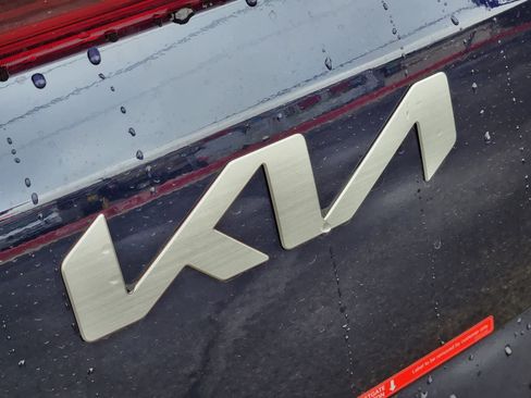 New 2026 Kia Carnival LXS image 9