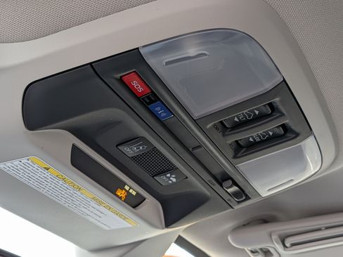 Used 2022 Subaru Crosstrek 2.5i Sport w/ Moonroof Package image 19