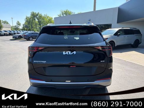 Certified 2026 Kia Sportage EX AWD/4WD image 9