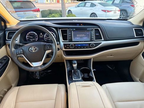 Used 2016 Toyota Highlander XLE image 24