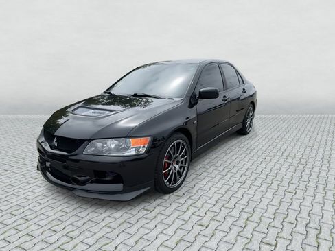 Used 2006 Mitsubishi Lancer Evolution AWD/4WD image 3