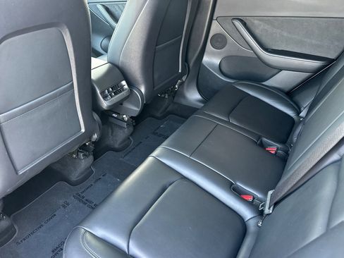 Used 2022 Tesla Model Y Performance image 11