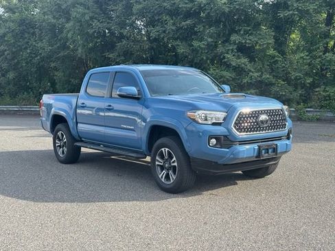 Used 2019 Toyota Tacoma TRD Sport AWD/4WD image 9