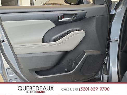 Used 2023 Toyota Highlander XLE FWD image 9