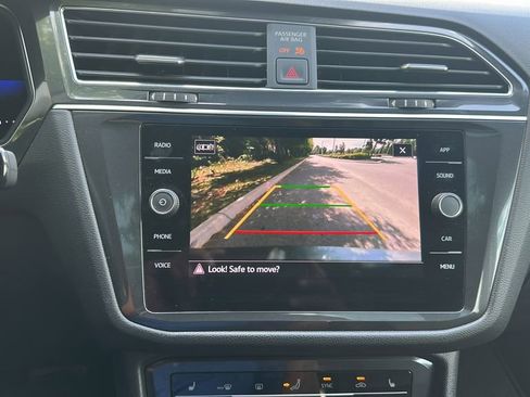 Used 2023 Volkswagen Tiguan SE w/ Panoramic Sunroof Package image 27