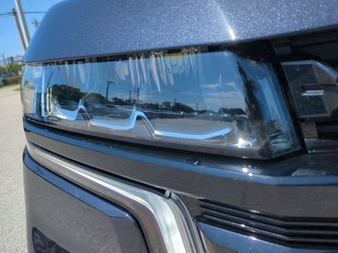 Used 2023 Chevrolet Suburban Z71 w/ Z71 Off-Road Package AWD/4WD image 10