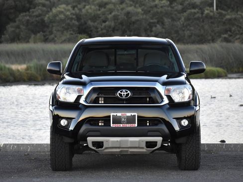 Used 2015 Toyota Tacoma 4x4 Double Cab w/ TRD Off-Road Package image 4