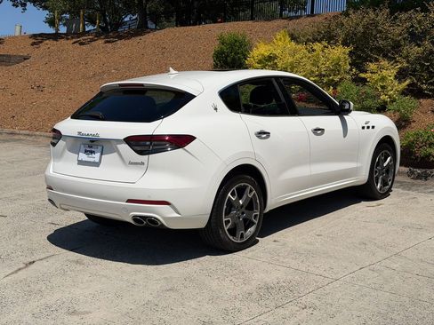 Used 2022 Maserati Levante GT AWD/4WD image 3