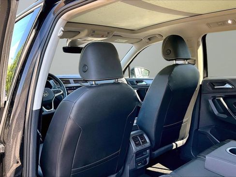 Used 2023 Volkswagen Tiguan SE w/ Panoramic Sunroof Package AWD/4WD image 18