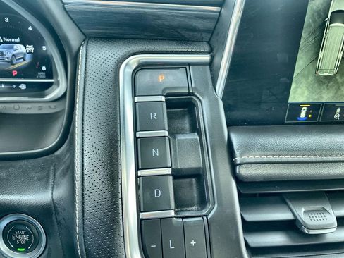 Certified 2023 GMC Yukon SLT w/ SLT Premium Package AWD/4WD image 15