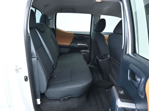 Used 2017 Toyota Tacoma SR5 image 34