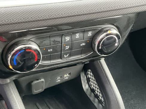 Used 2025 Chevrolet TrailBlazer LT FWD image 22