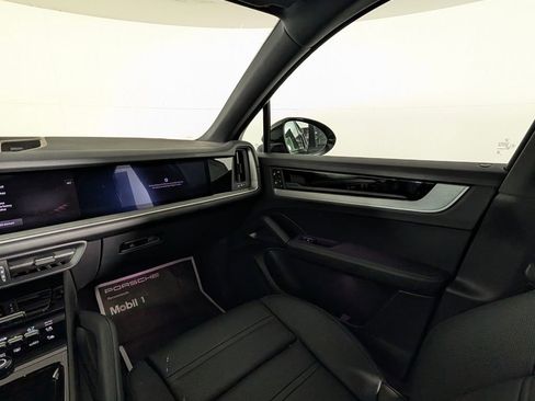 Certified 2025 Porsche Cayenne 3.0T image 22