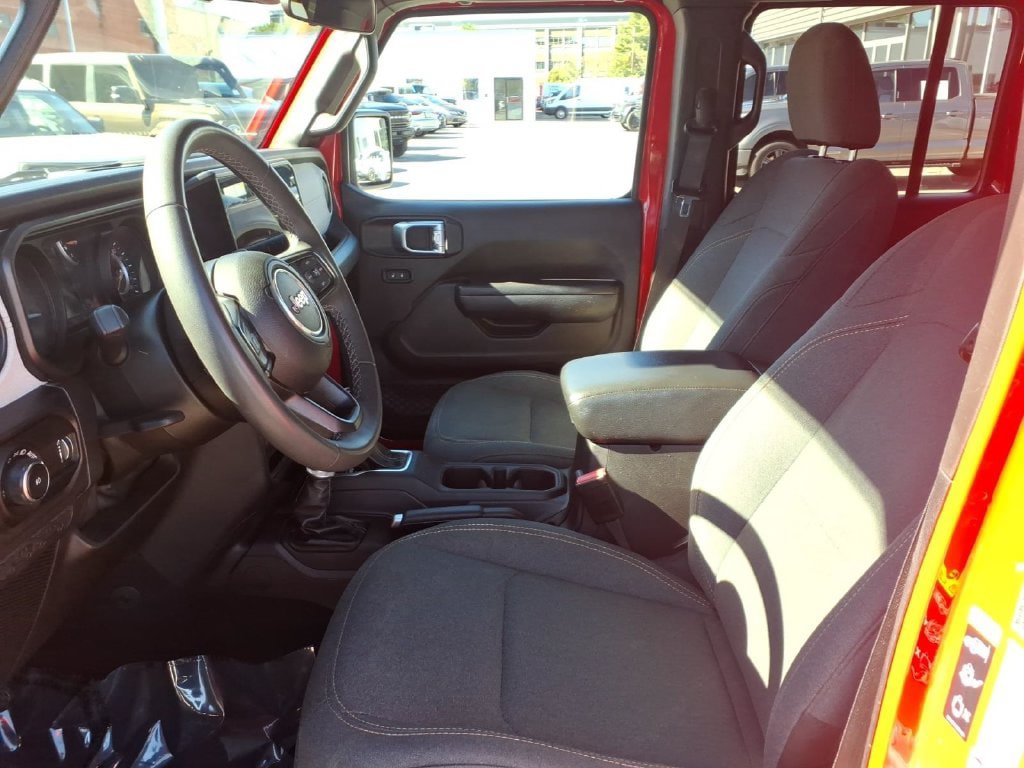 Used 2025 Jeep Wrangler Unlimited Sport AWD/4WD image 18