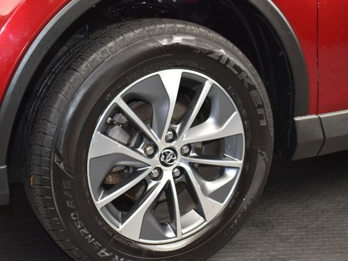 Used 2018 Toyota RAV4 XLE image 10