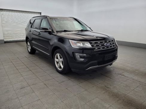 Used 2017 Ford Explorer XLT w/ Equipment Group 202A AWD/4WD image 13