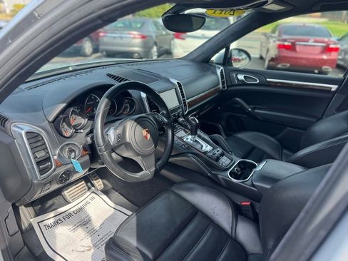 Used 2011 Porsche Cayenne Turbo AWD/4WD image 34