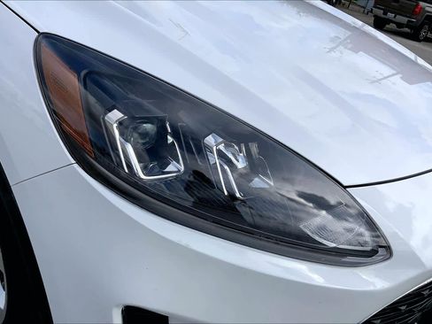 Used 2020 Ford Escape SE image 28