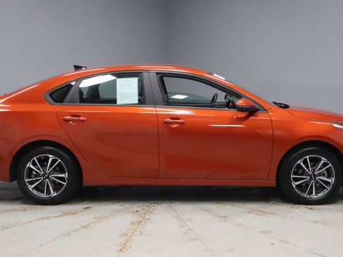Used 2023 Kia Forte LXS w/ LXS Technology Package FWD image 5